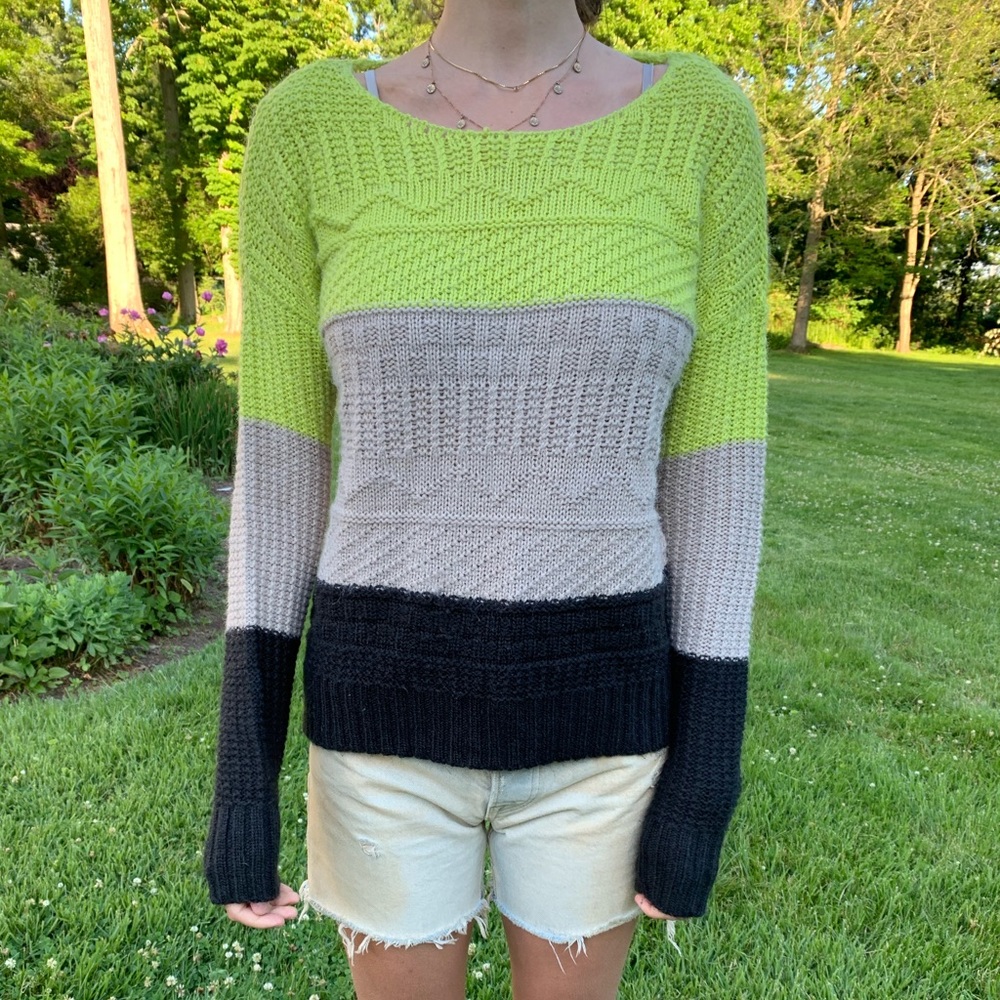 Tri colored pull-over sweater